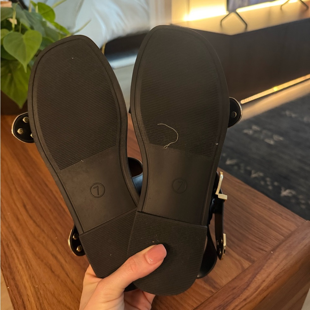 NWOT Universal thread faux leather black sandal
Size 7 - Picture 9 of 9